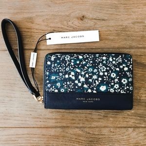 Marc Jacobs wristlet wallet NWT floral navy blue